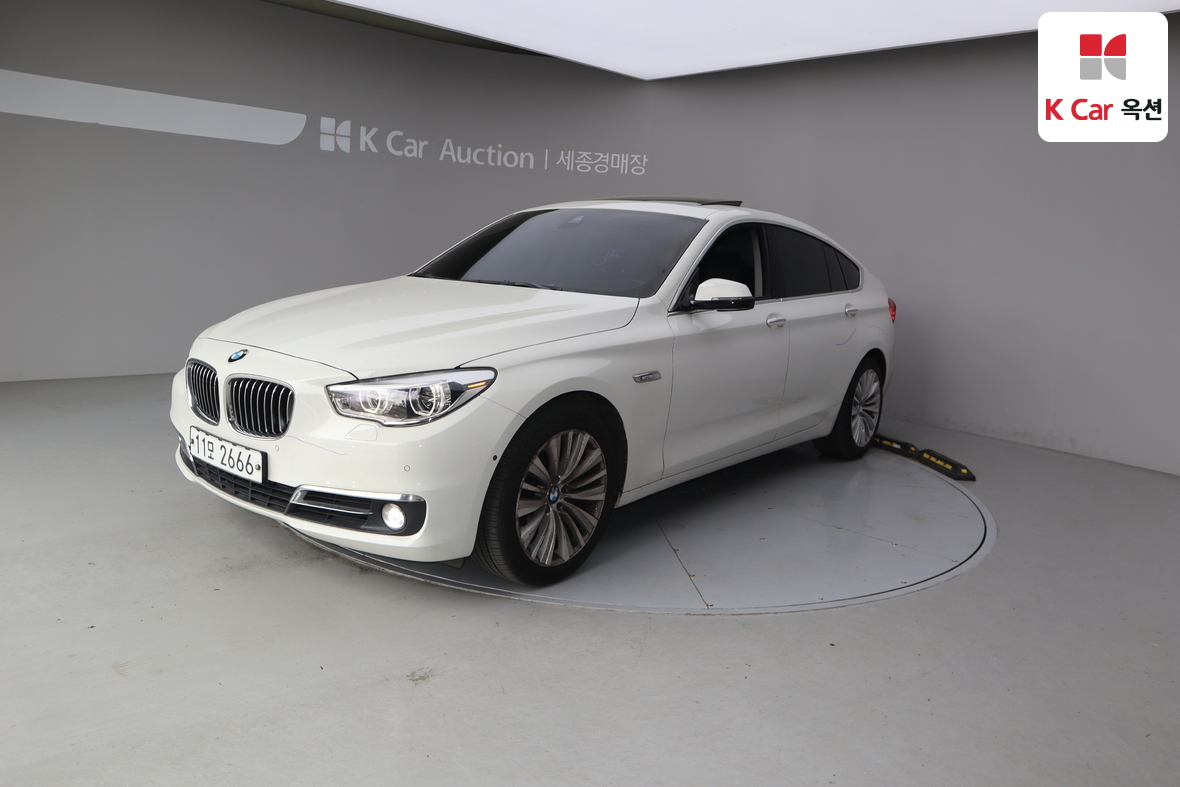 BMW 5 Series 2015 - Image 1