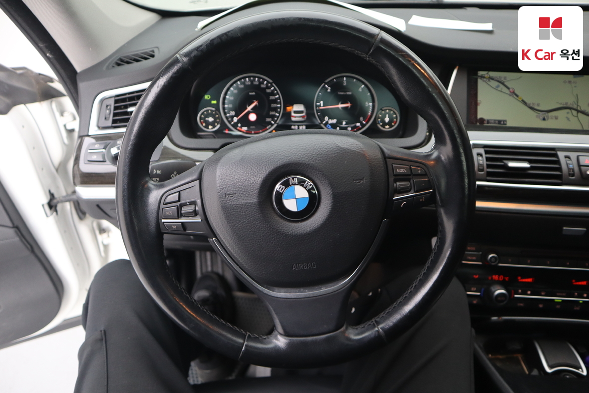 BMW 5 Series 2015 - Image 10