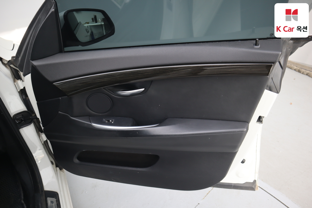 BMW 5 Series 2015 - Image 35