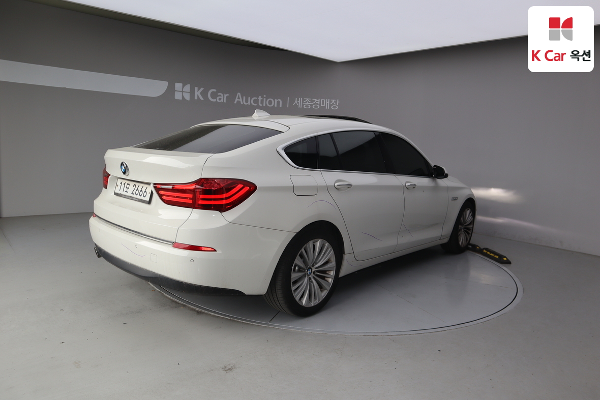 BMW 5 Series 2015 - Image 2
