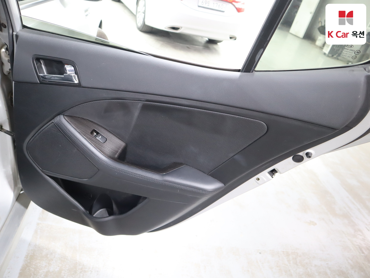 كيا K5 2011 - صورة 27