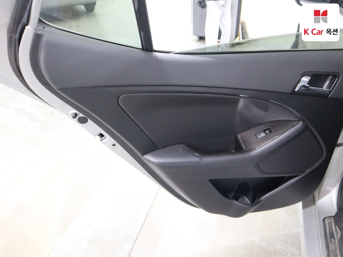 كيا K5 2011 - صورة 23