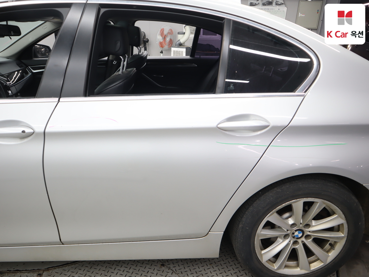 BMW 5 Series - 38