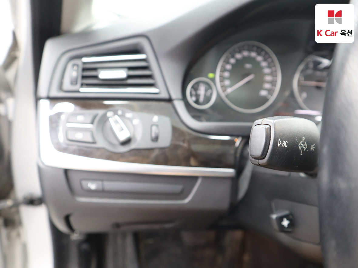 BMW 5 Series - 9