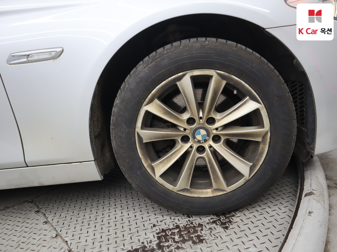 BMW 5 Series - 42