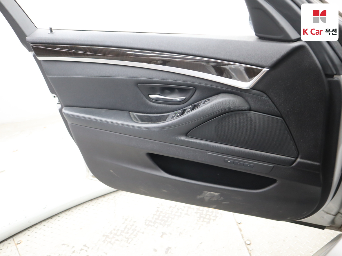 BMW 5 Series - 8