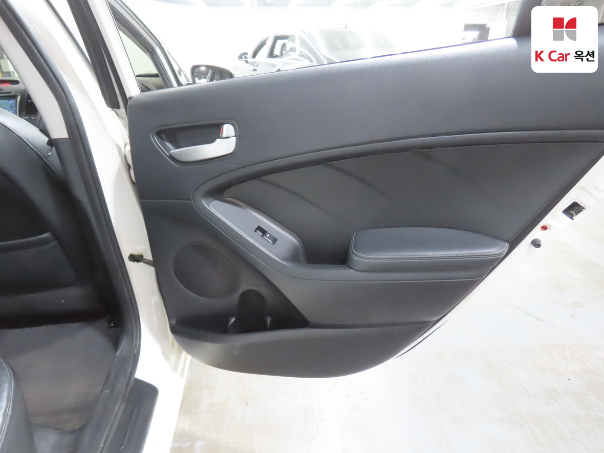 Kia K3 2014 - Image 27