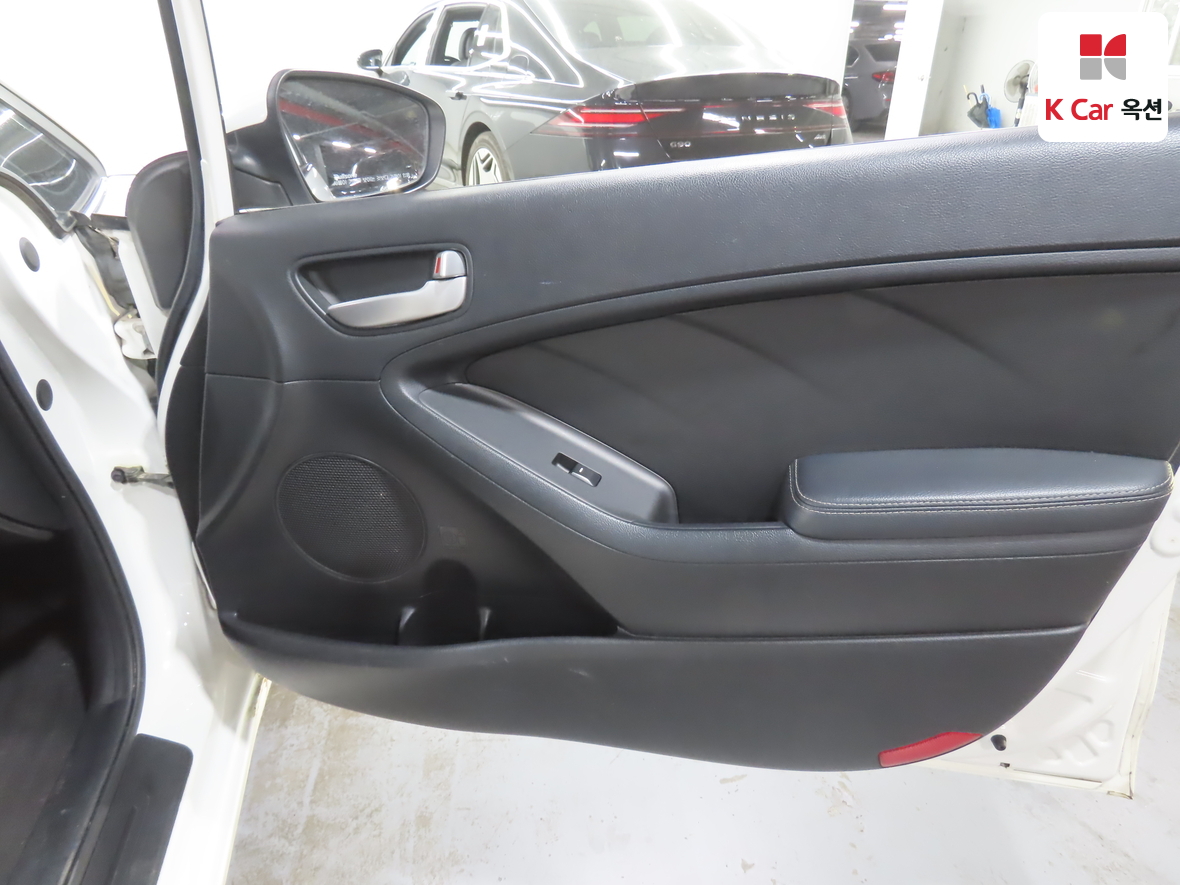 Kia K3 2014 - Image 29