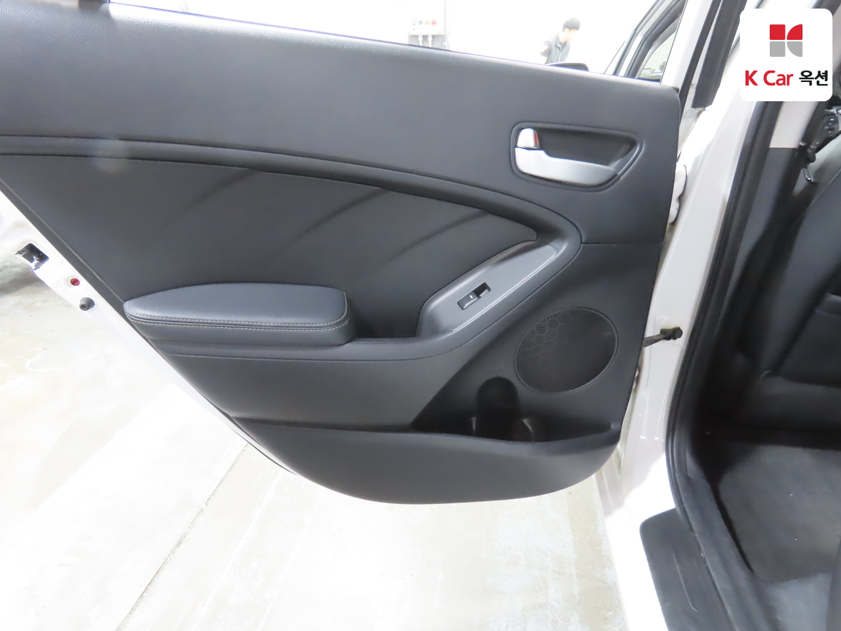 Kia K3 2014 - Image 23