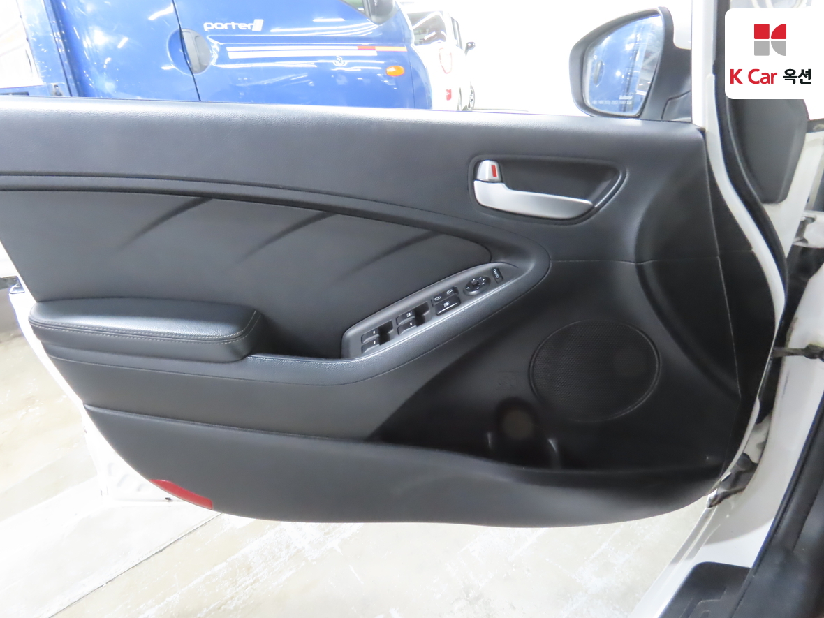 Kia K3 2014 - Image 8