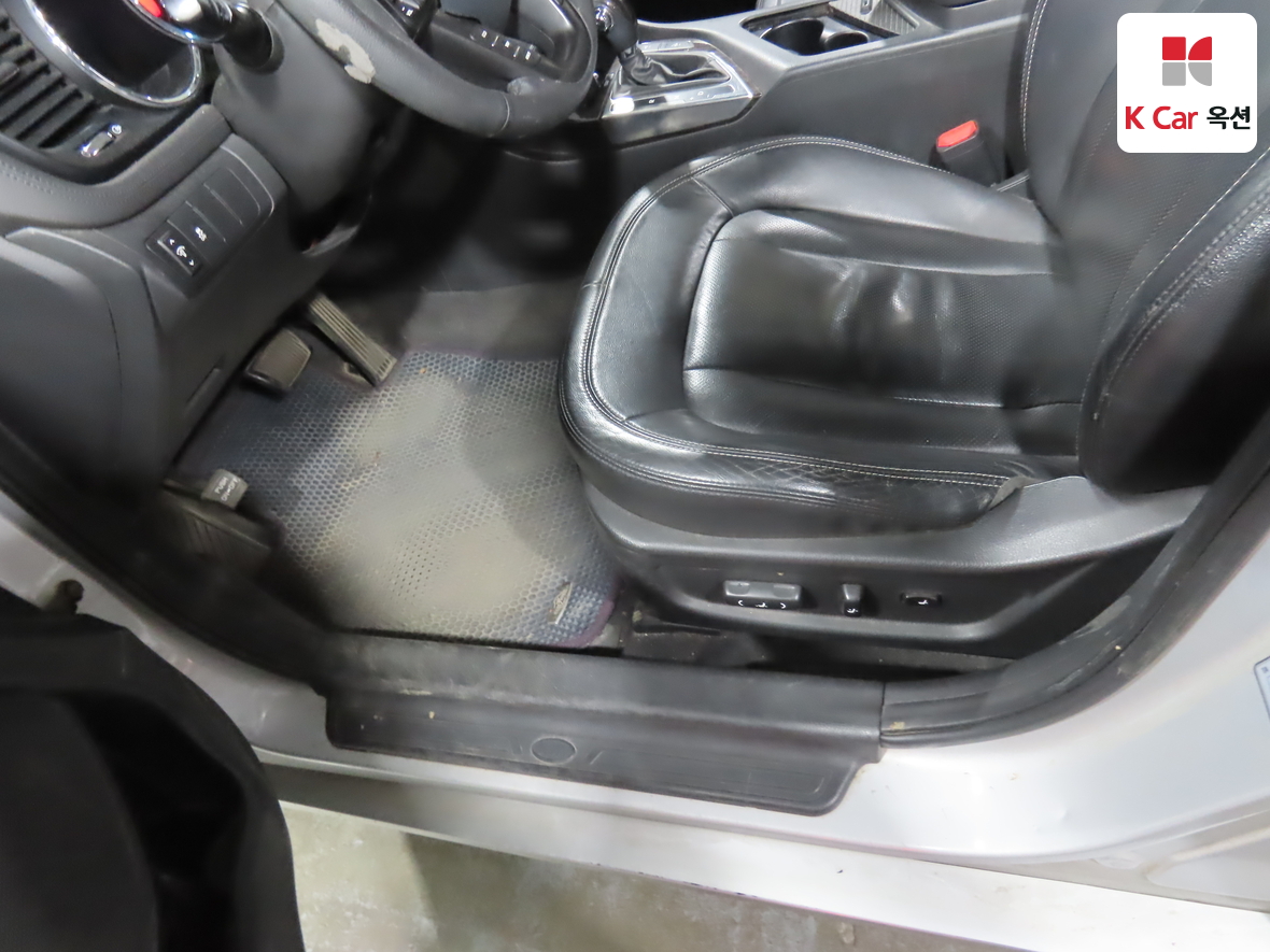 Kia K5 2011 - Image 18