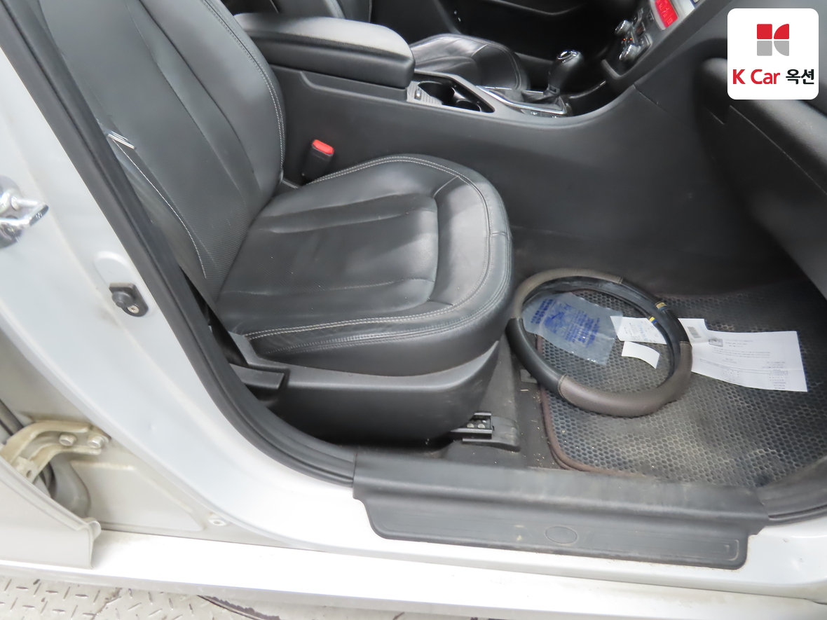 Kia K5 2011 - Image 29