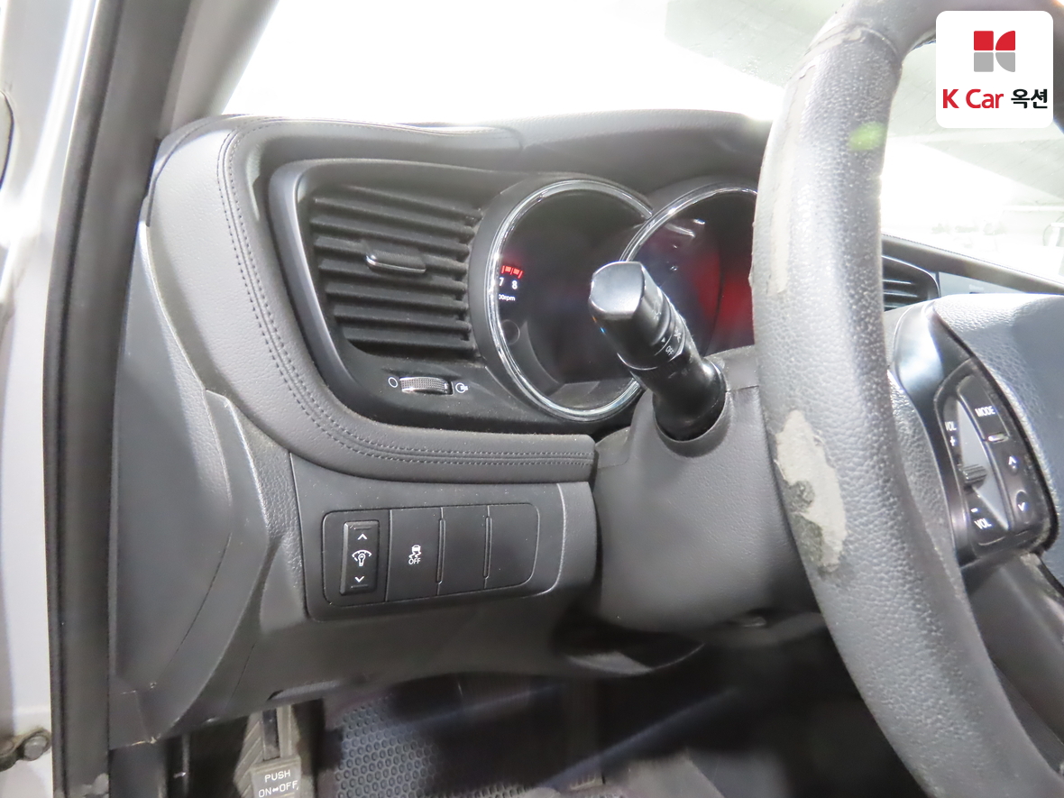 Kia K5 2011 - Image 9