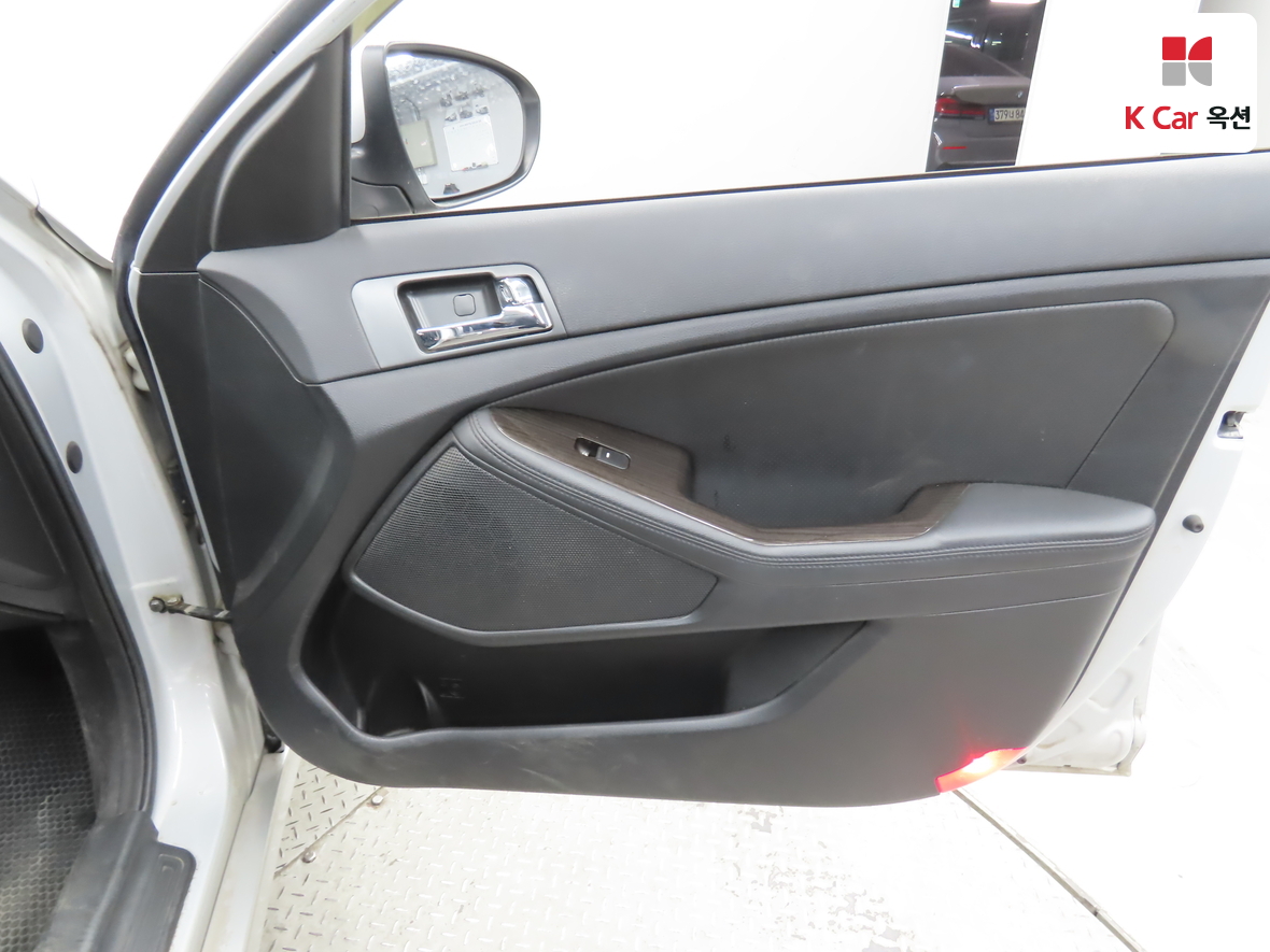 Kia K5 2011 - Image 28