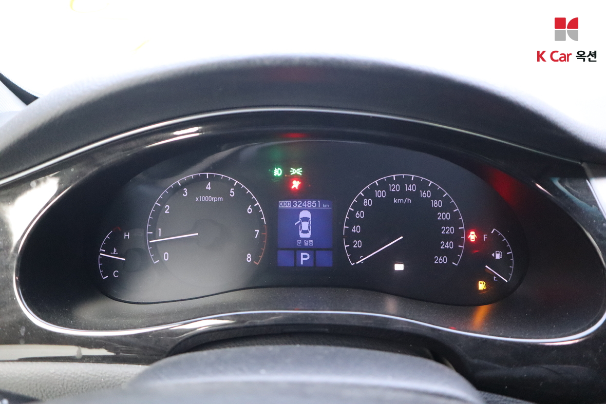 Hyundai Genesis - 5