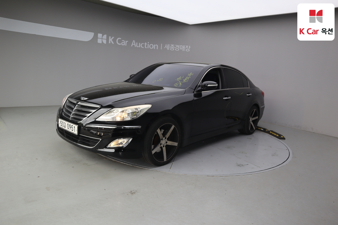 Hyundai Genesis - 1