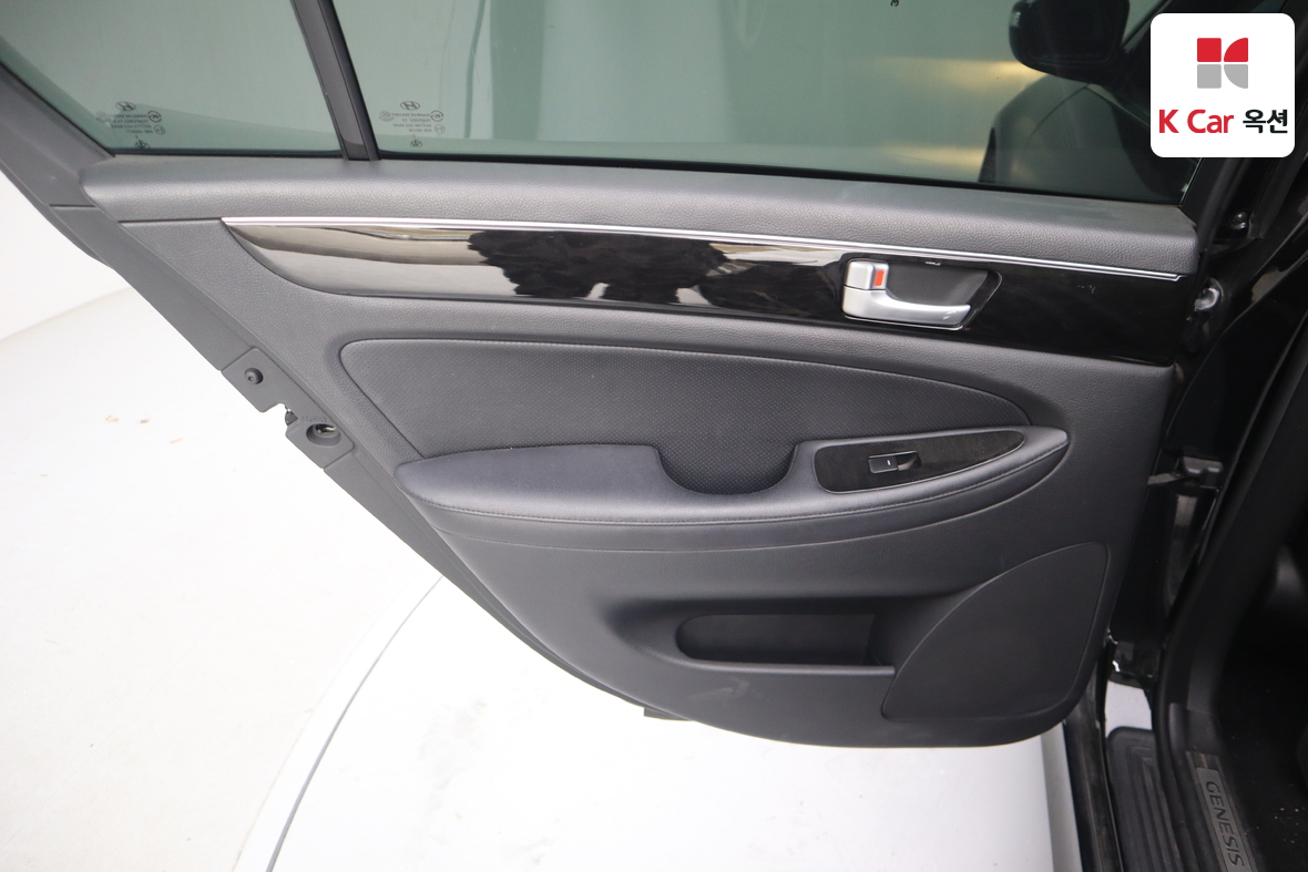 Hyundai Genesis - 21