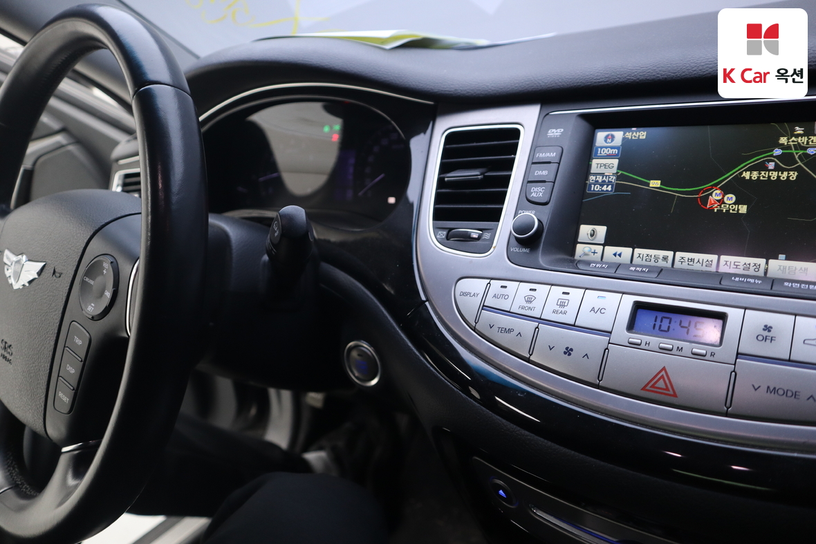 Hyundai Genesis - 11