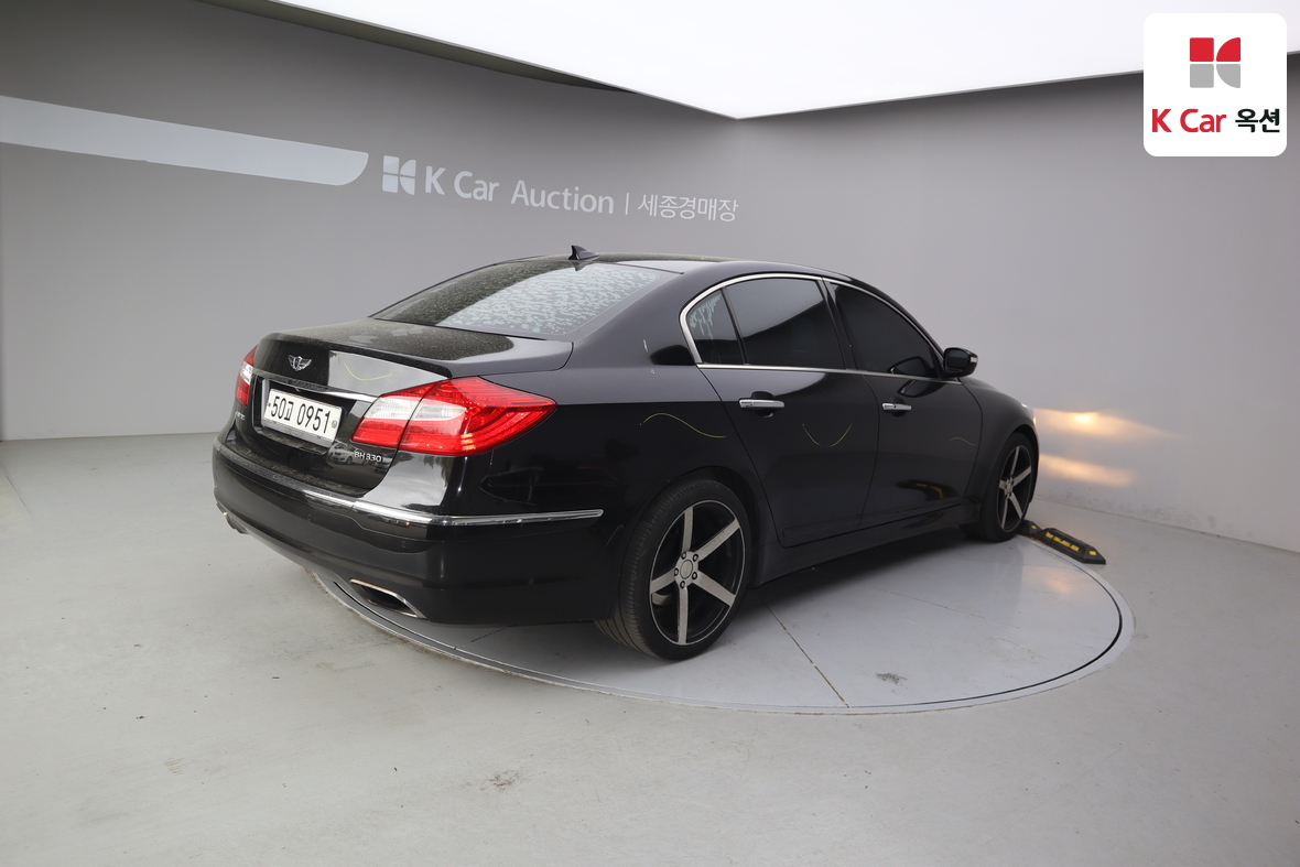 Hyundai Genesis - 2