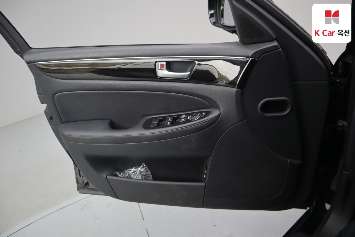 Hyundai Genesis - 8