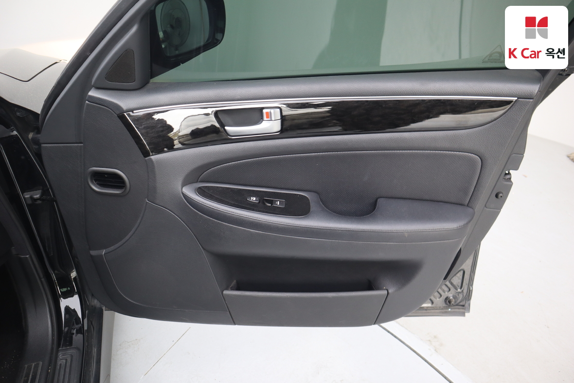 Hyundai Genesis - 28