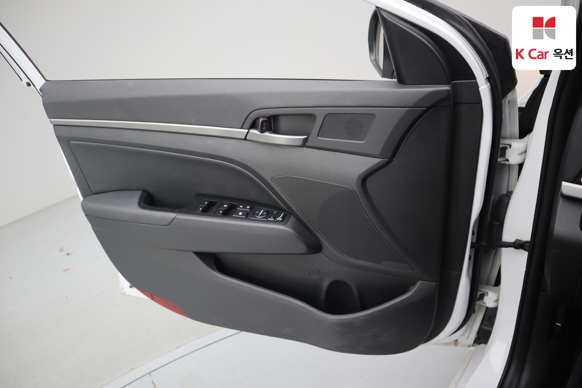 Hyundai Elantra - 8