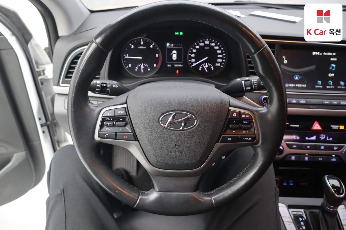 Hyundai Elantra - 10