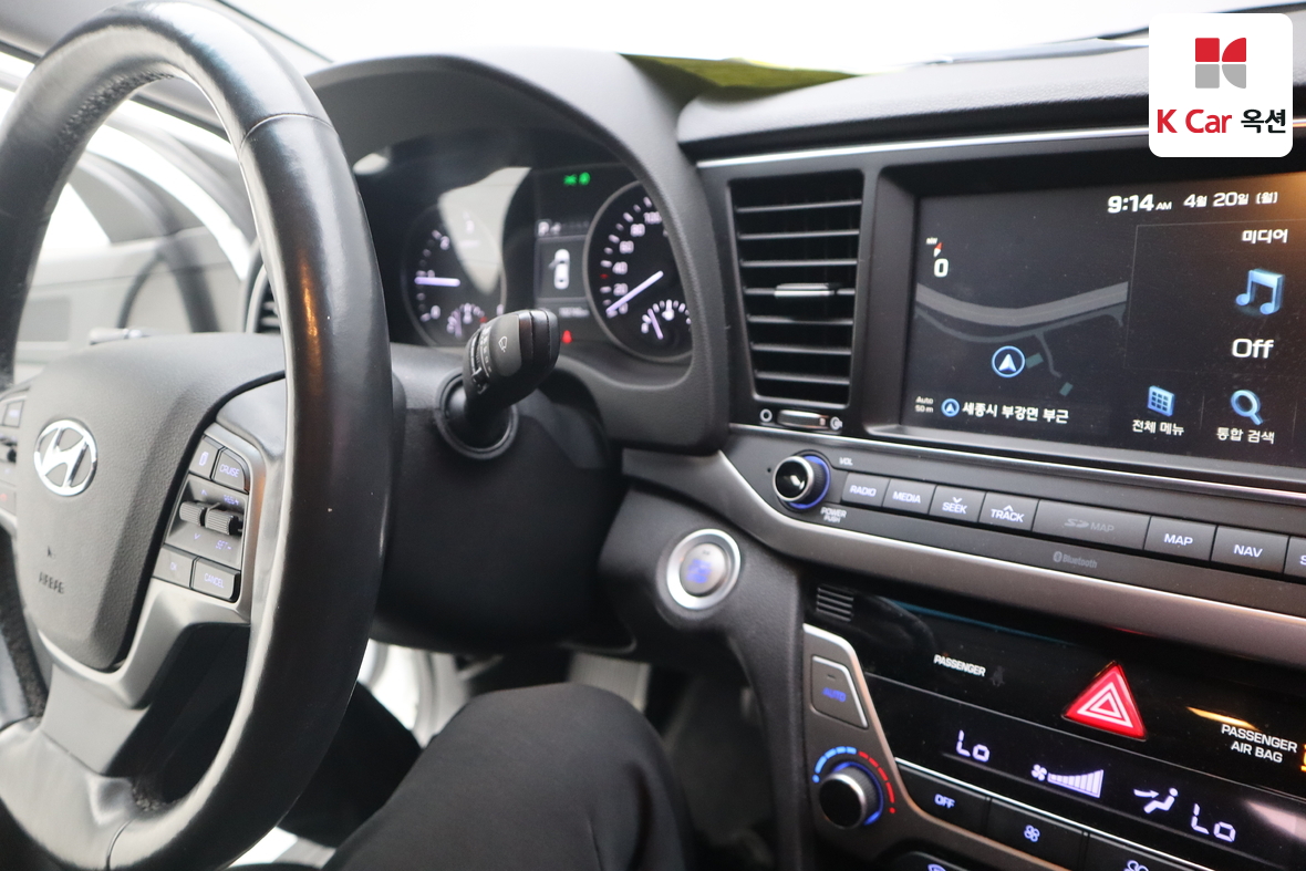 Hyundai Elantra - 11