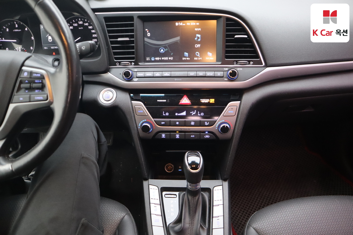 Hyundai Elantra - 6