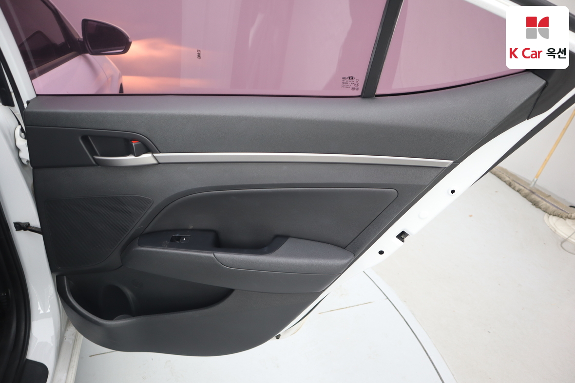 Hyundai Elantra - 24