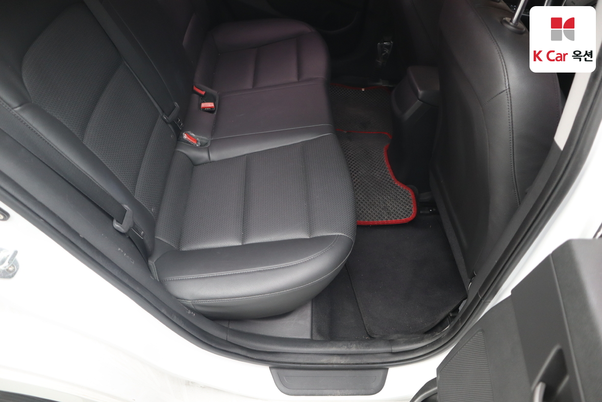 Hyundai Elantra - 25
