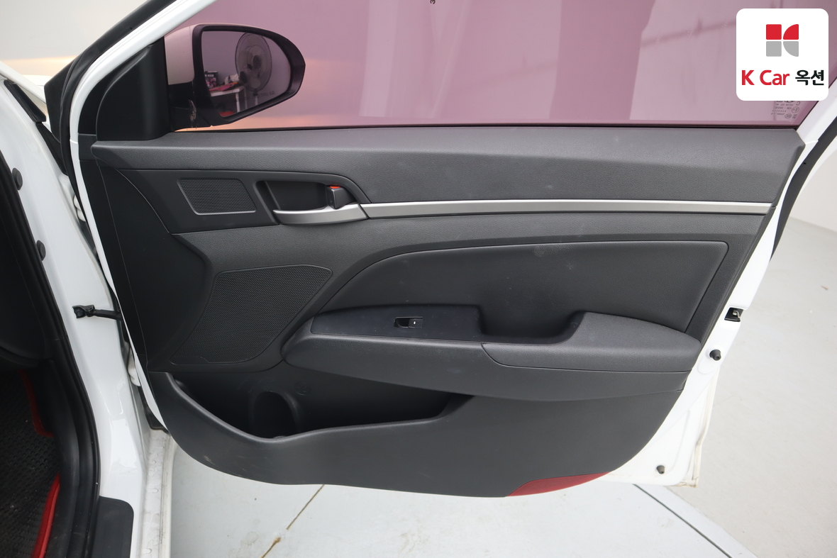 Hyundai Elantra - 26