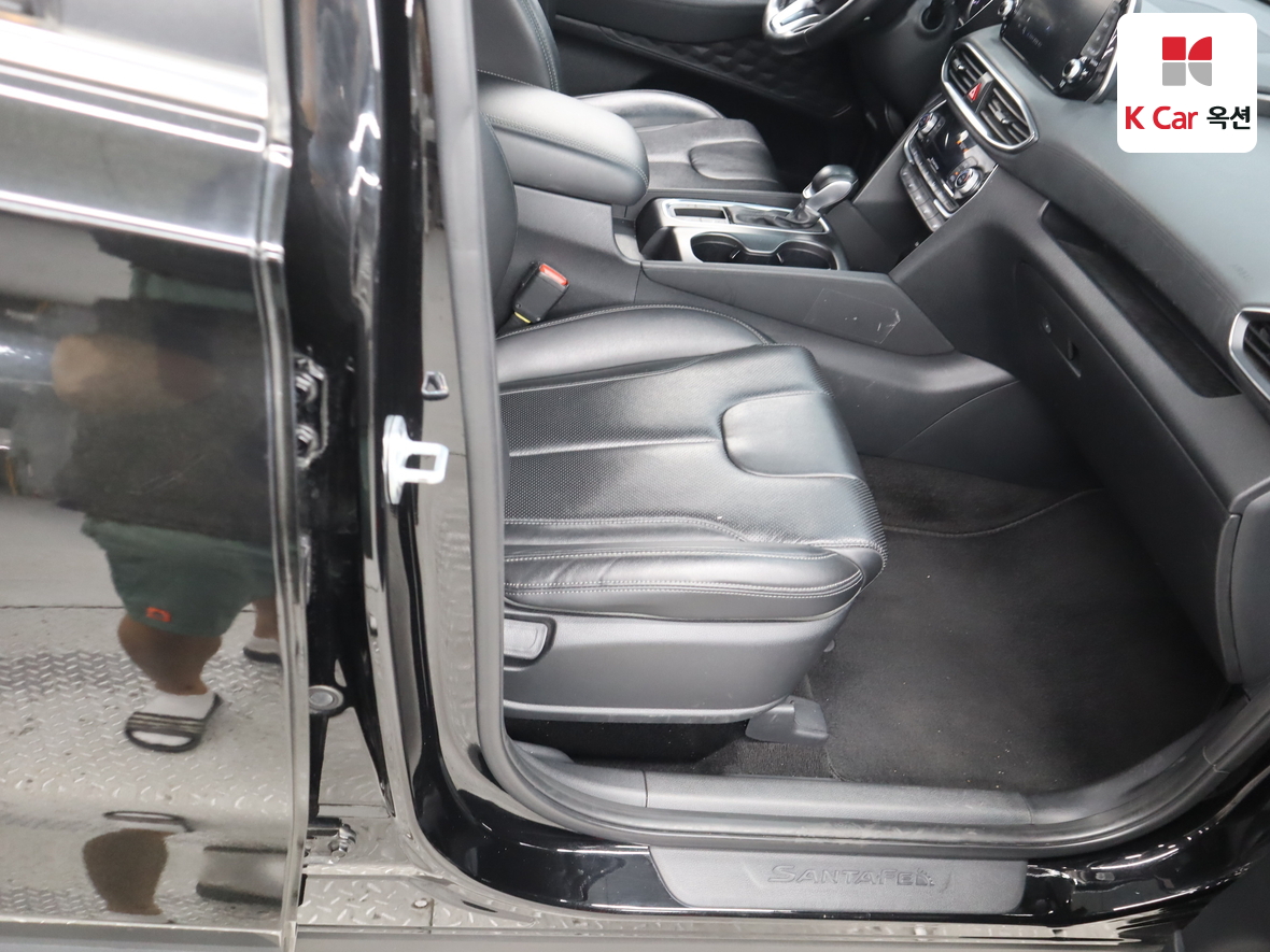 Hyundai Santa Fe 2019 - Image 29