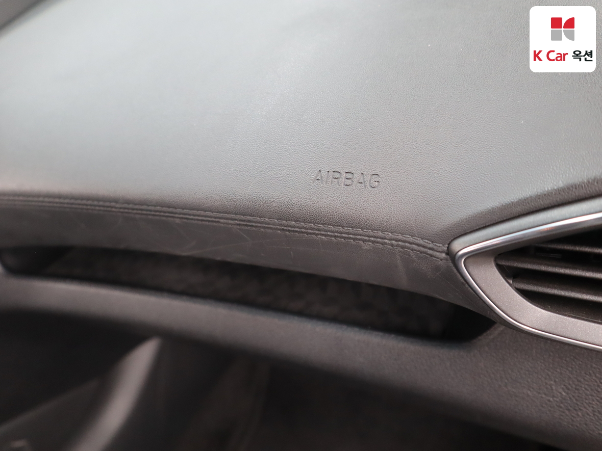 Hyundai Santa Fe 2019 - Image 30