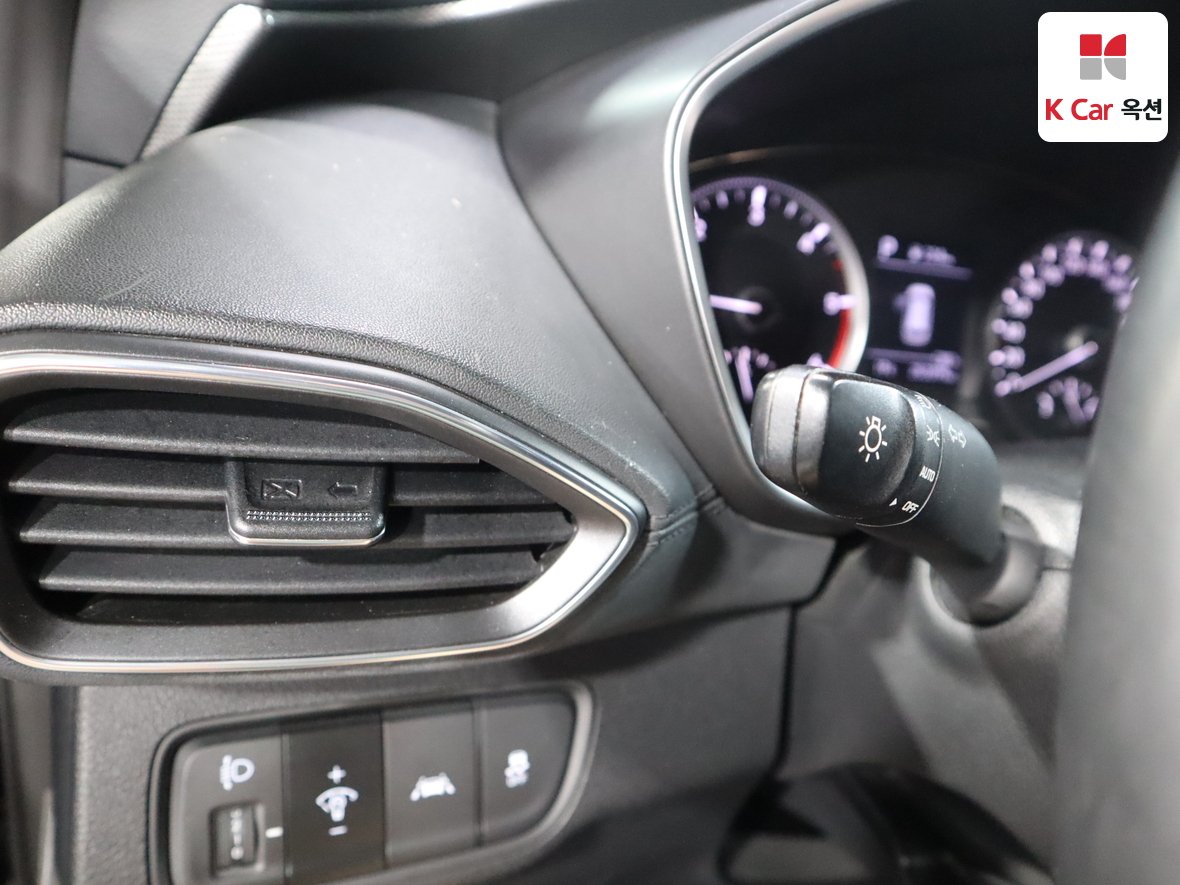 Hyundai Santa Fe 2019 - Image 9