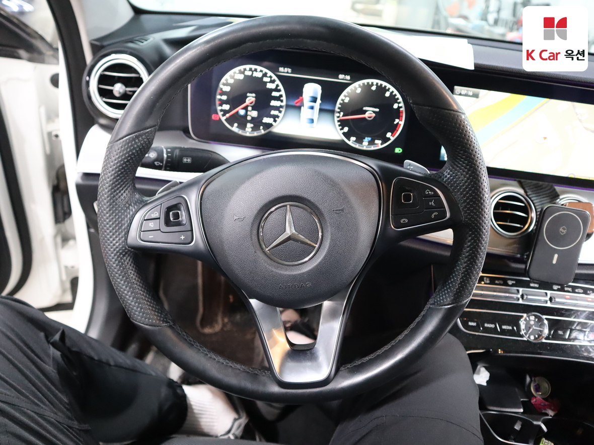 Mercedes-Benz E-Class - 10