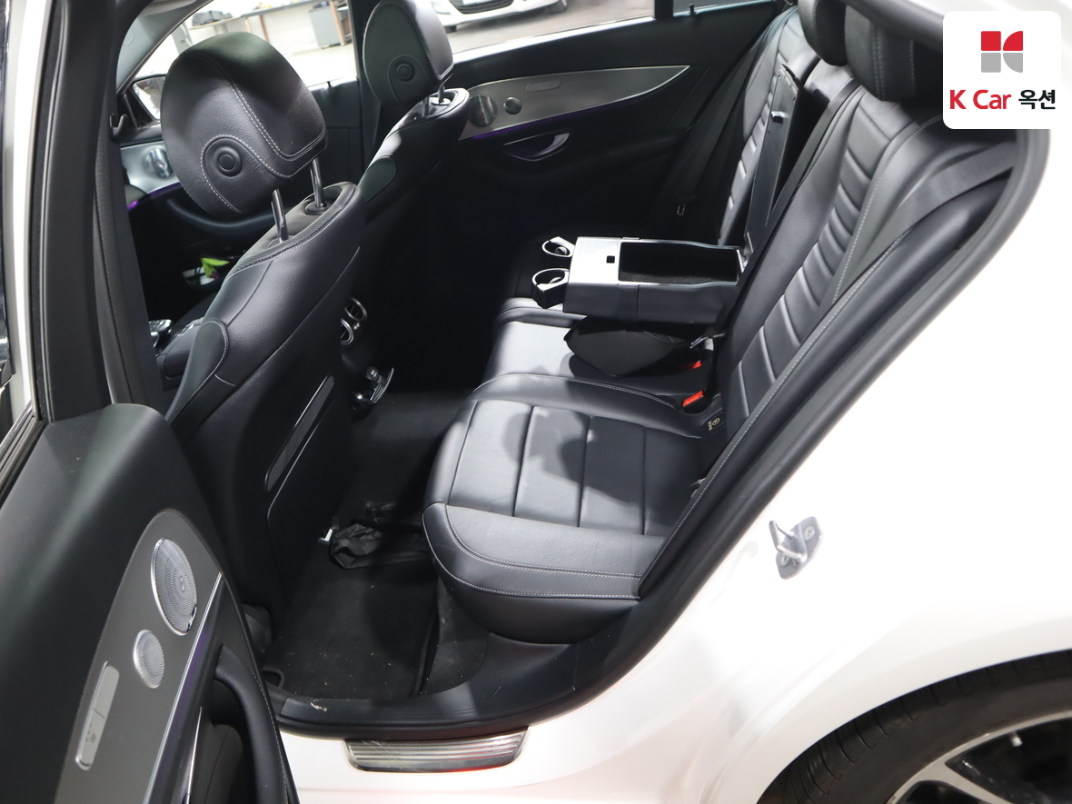 Mercedes-Benz E-Class - 26