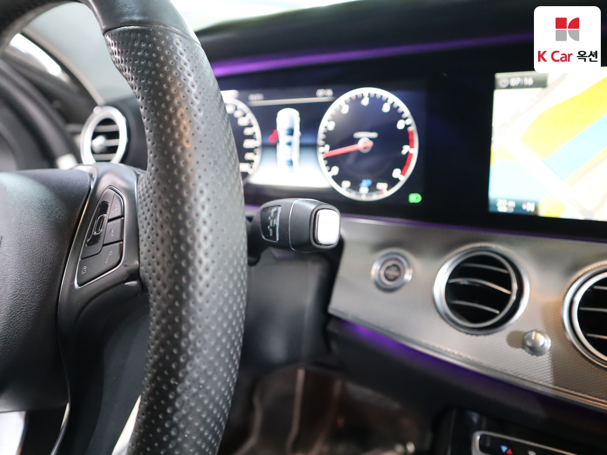 Mercedes-Benz E-Class - 11
