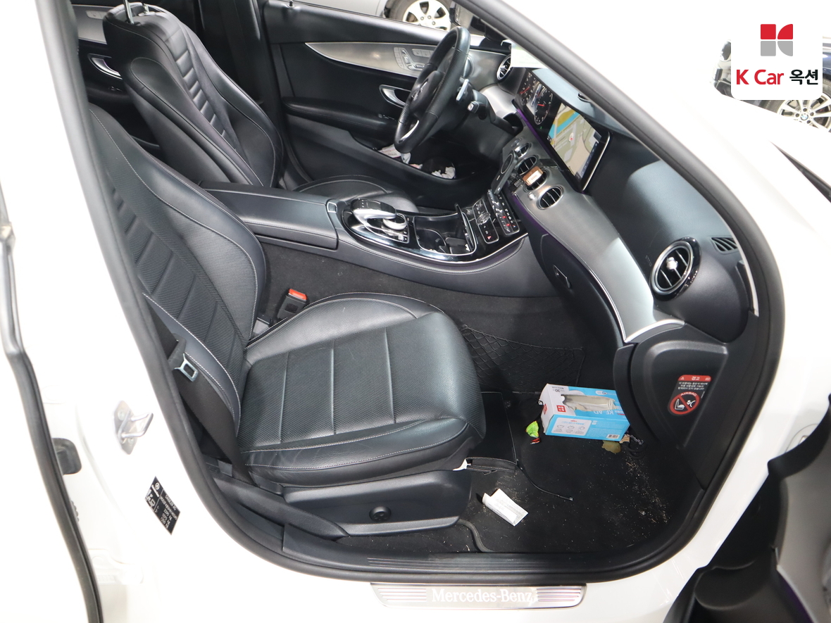 Mercedes-Benz E-Class - 33