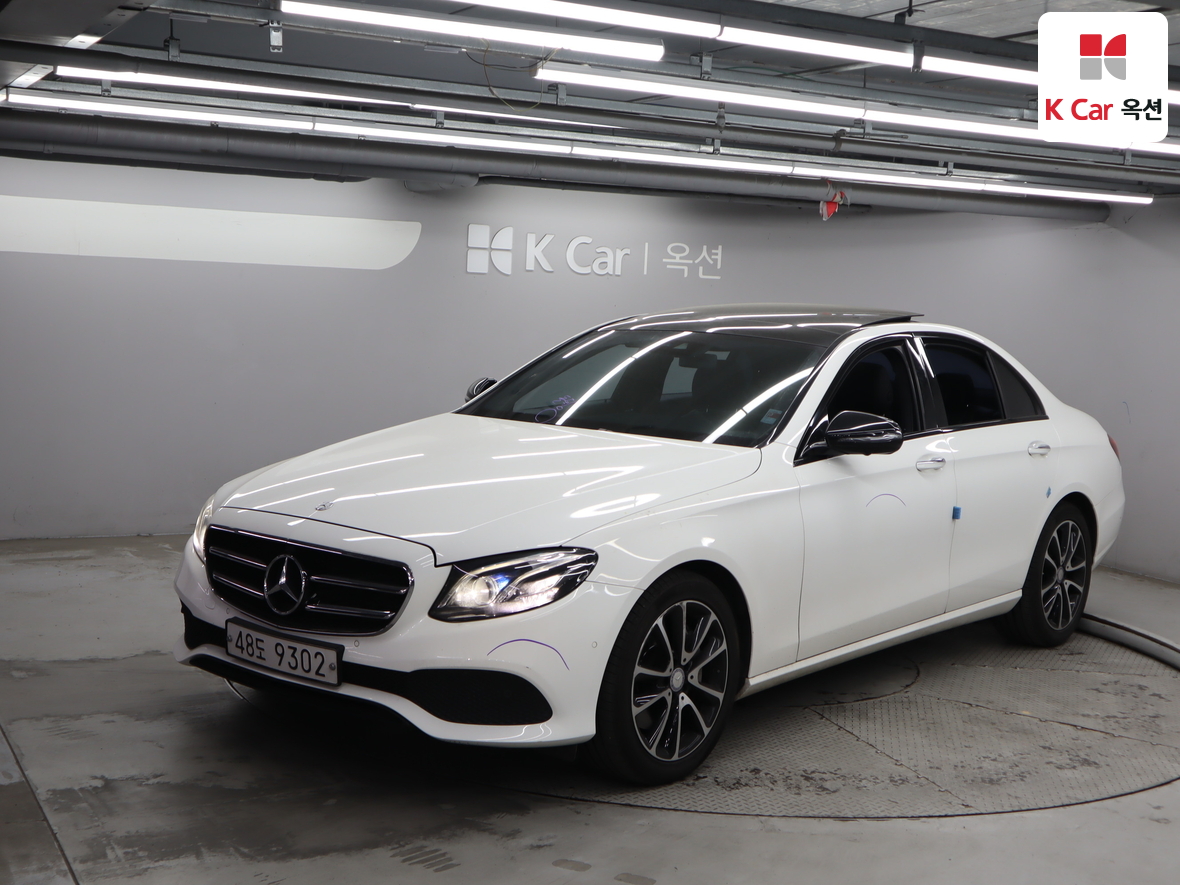 Mercedes-Benz E-Class - 1