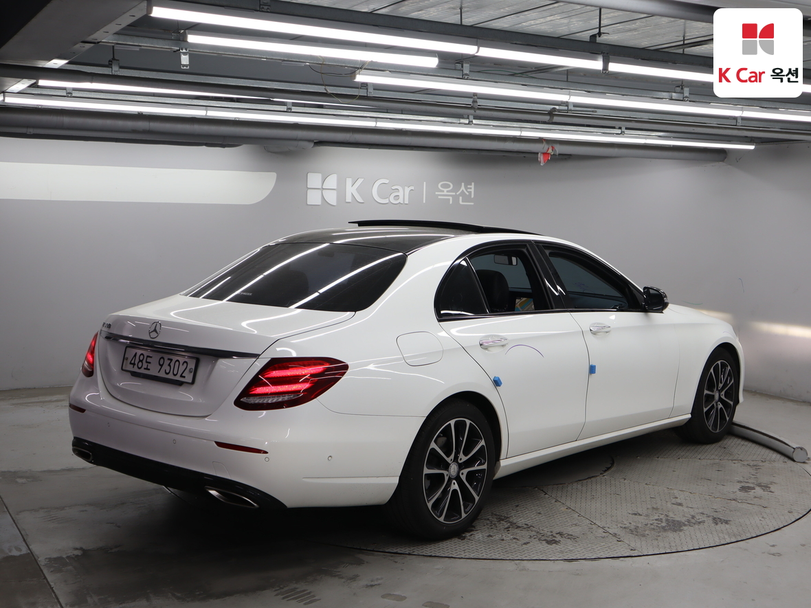 Mercedes-Benz E-Class - 2