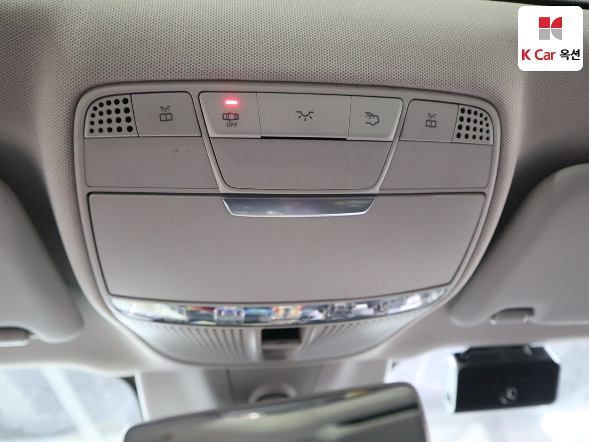 Mercedes-Benz E-Class - 12
