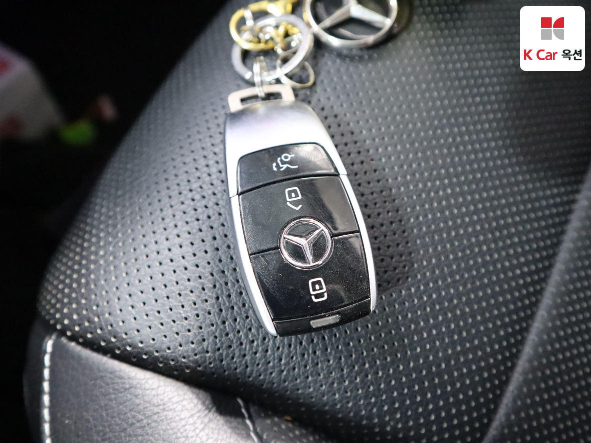 Mercedes-Benz E-Class - 18