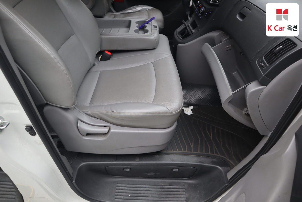 Hyundai Grand Starex - 29