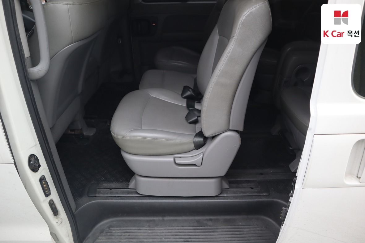 Hyundai Grand Starex - 22