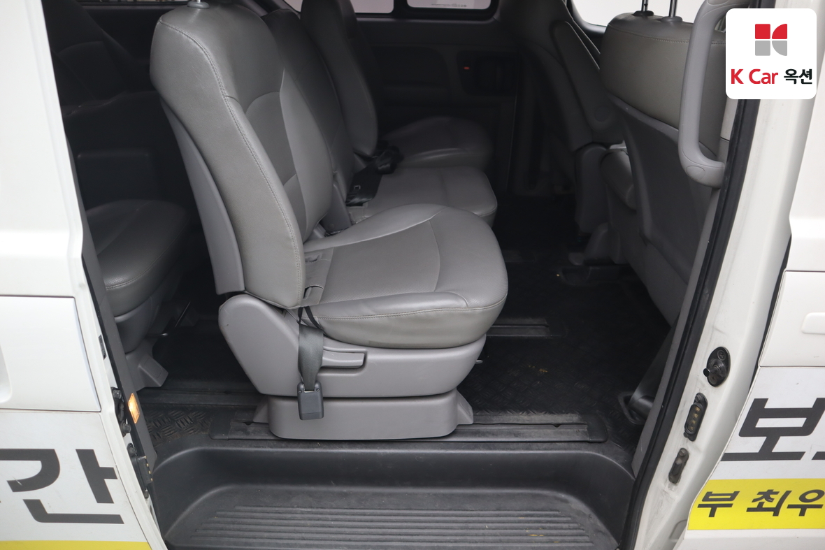 Hyundai Grand Starex - 26