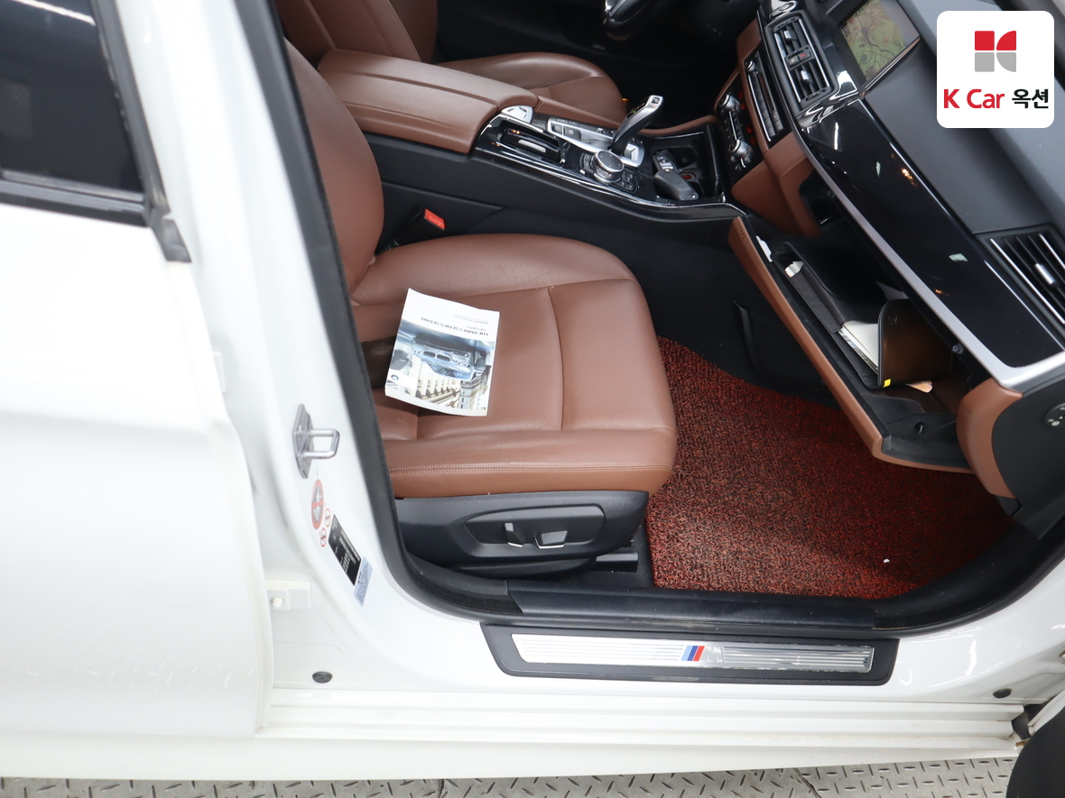 BMW 5 Series - 32