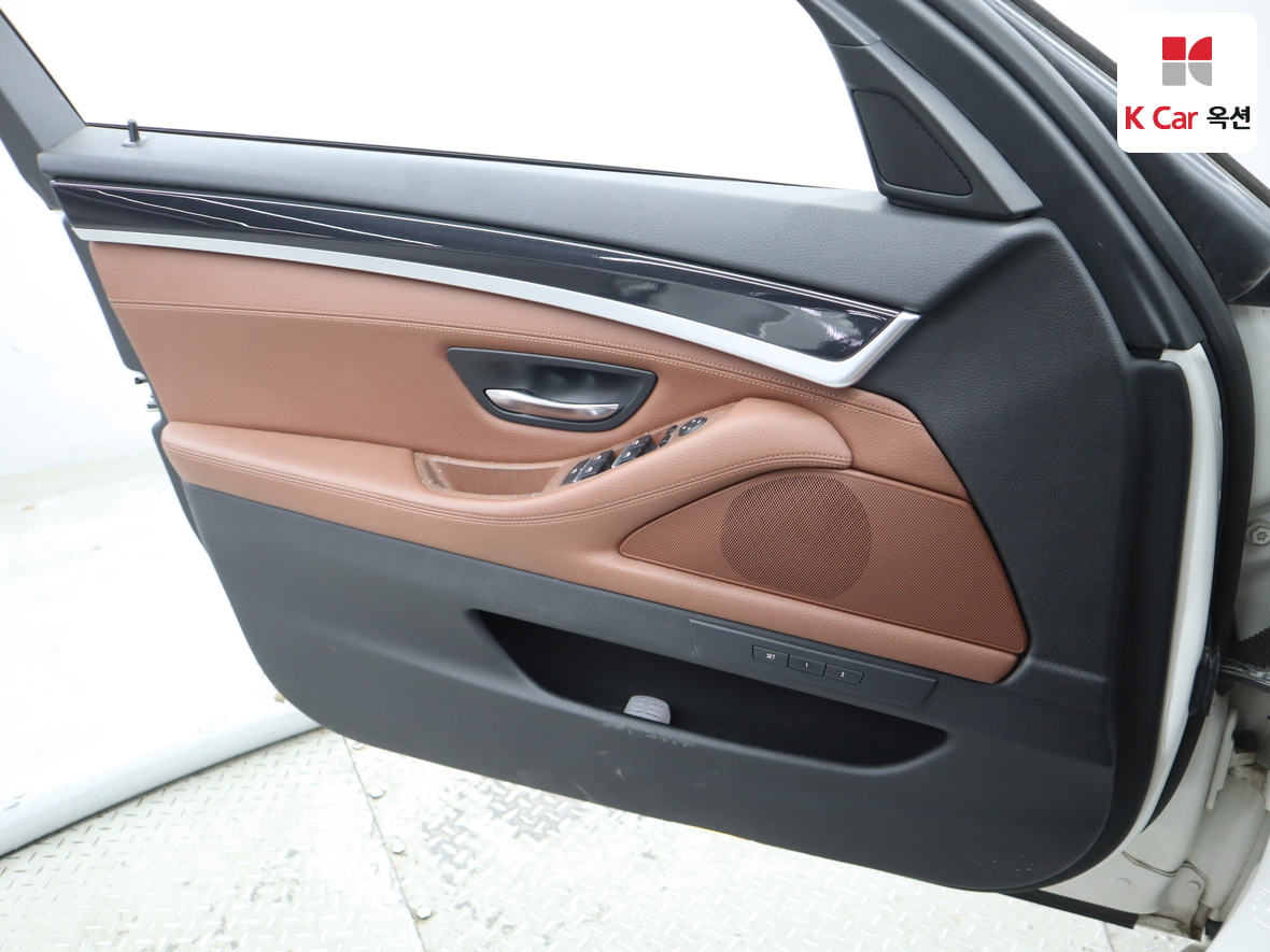 BMW 5 Series - 8