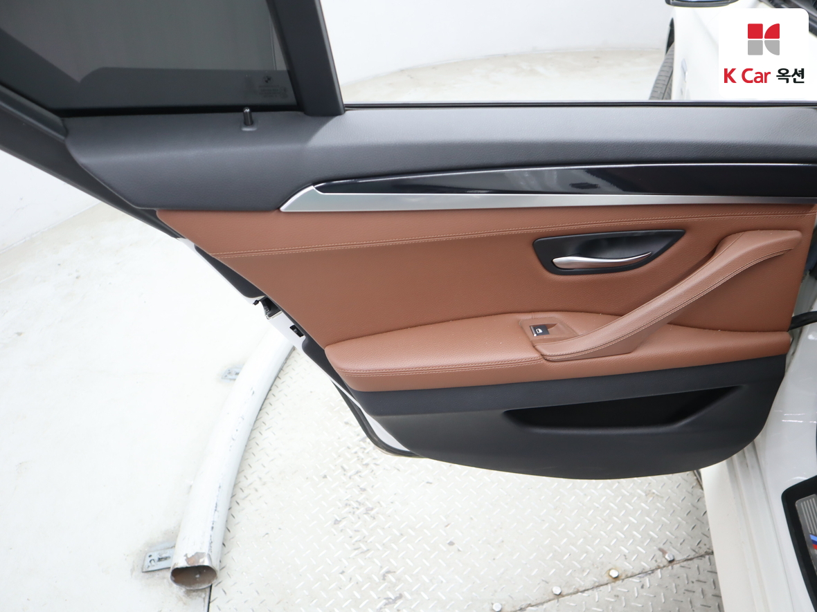 BMW 5 Series - 24