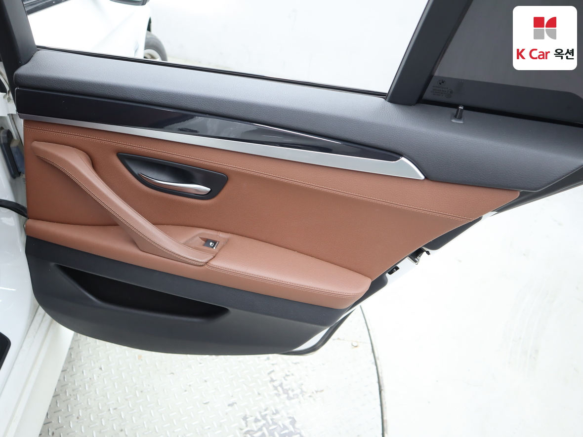 BMW 5 Series - 29